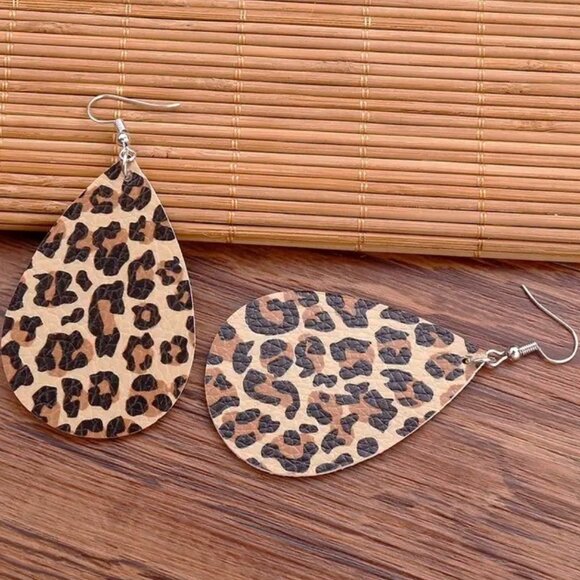 Earrings Leopard Cheetah Print Dangle Animal Jungle Stylish Bold Trendy Glam Fun - Picture 2 of 2